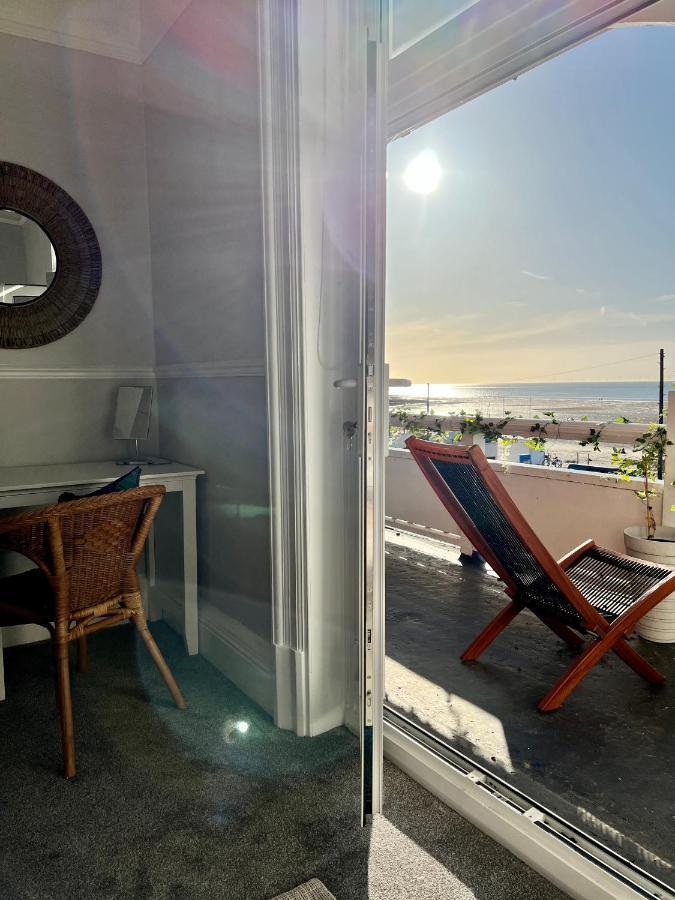 A View Of The Bay- Panoramic Sea Views- Sleeps 4 Apartamento Westgate-on-Sea Exterior foto