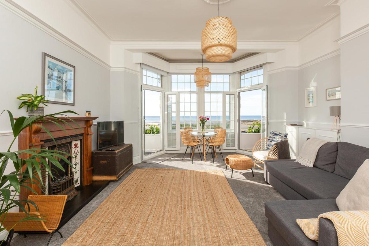 A View Of The Bay- Panoramic Sea Views- Sleeps 4 Apartamento Westgate-on-Sea Exterior foto
