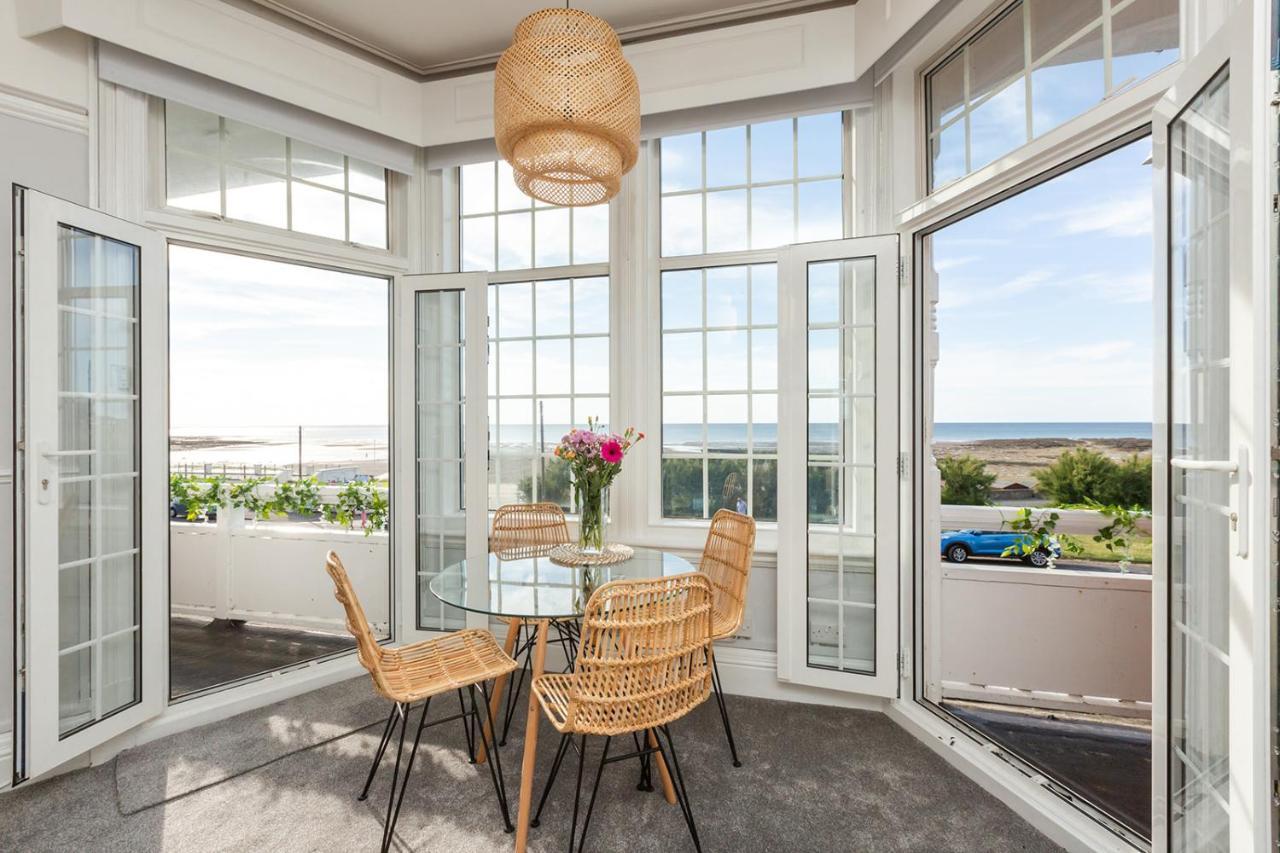 A View Of The Bay- Panoramic Sea Views- Sleeps 4 Apartamento Westgate-on-Sea Exterior foto