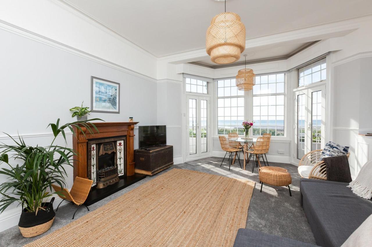A View Of The Bay- Panoramic Sea Views- Sleeps 4 Apartamento Westgate-on-Sea Exterior foto