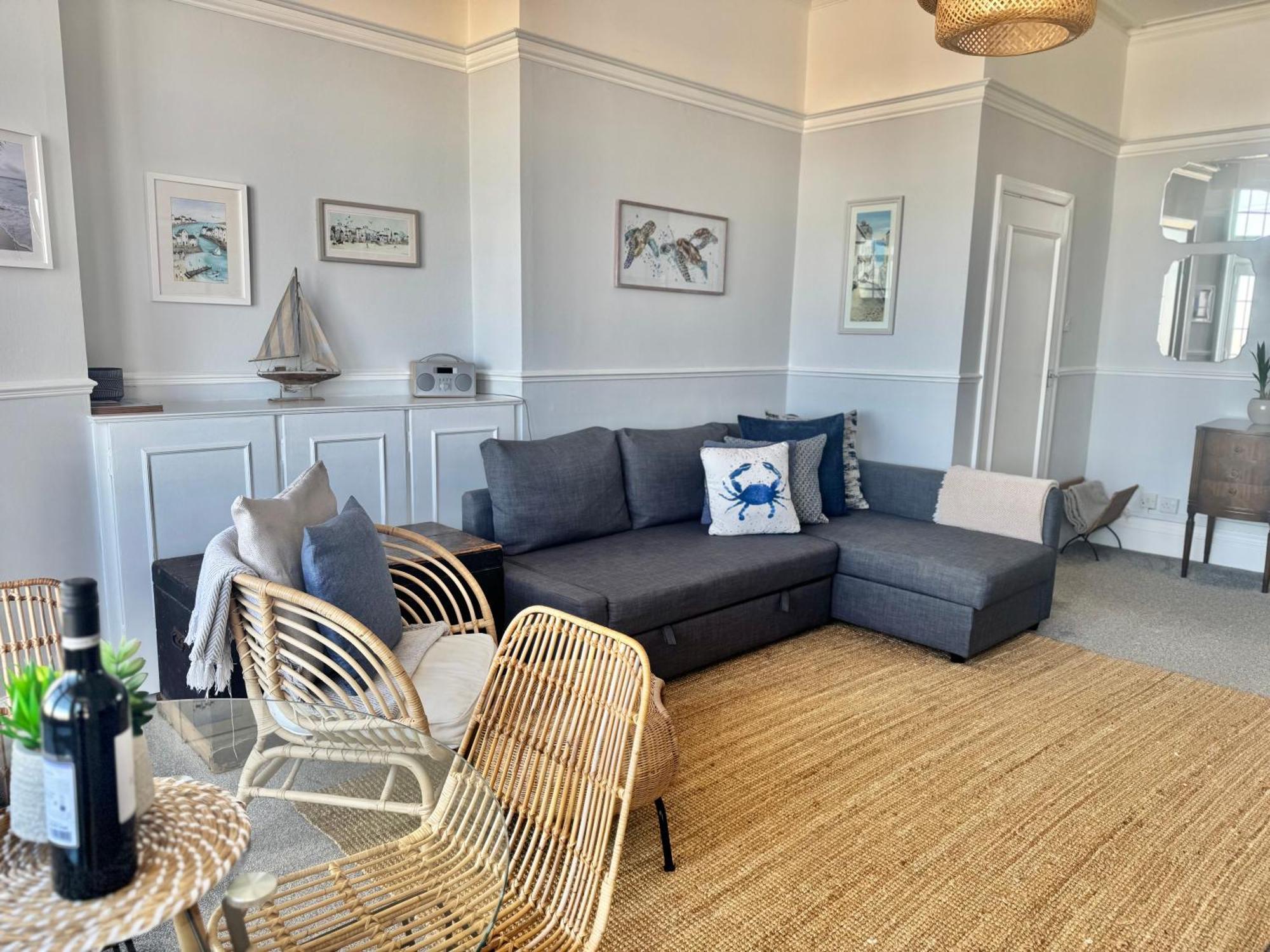 A View Of The Bay- Panoramic Sea Views- Sleeps 4 Apartamento Westgate-on-Sea Exterior foto